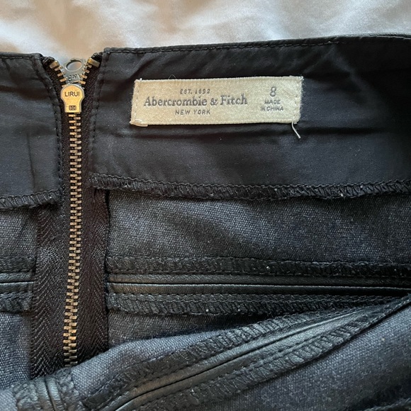 Abercrombie & Fitch black faux leather mini skirt - Picture 3 of 8